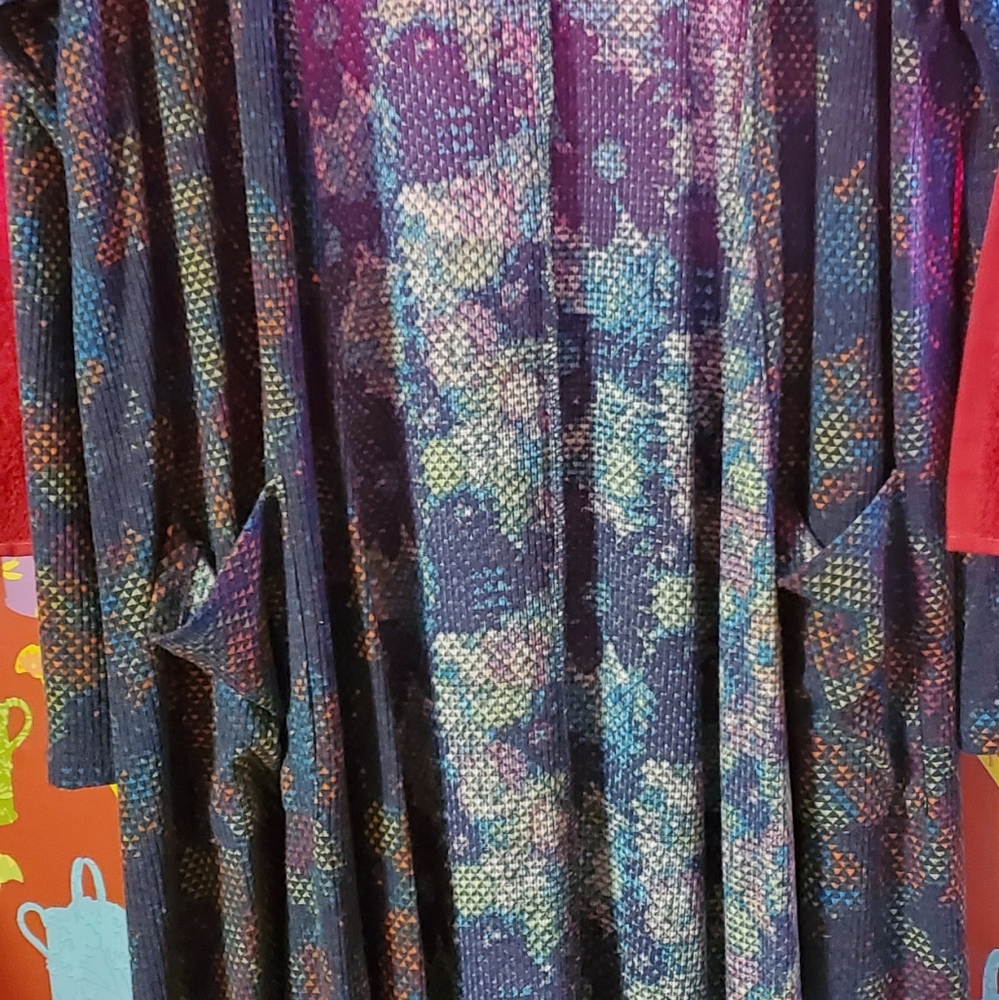 Large LULAROE sarah...
